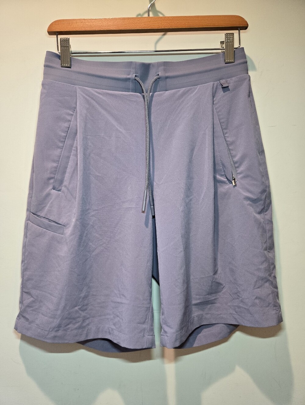 Athleta Venture Bermuda Short Women's 2 Purple Athletic Active Wear Sporty